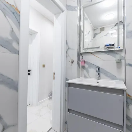 Vitoshka Luxury 2-br Retreat דירה סופיה